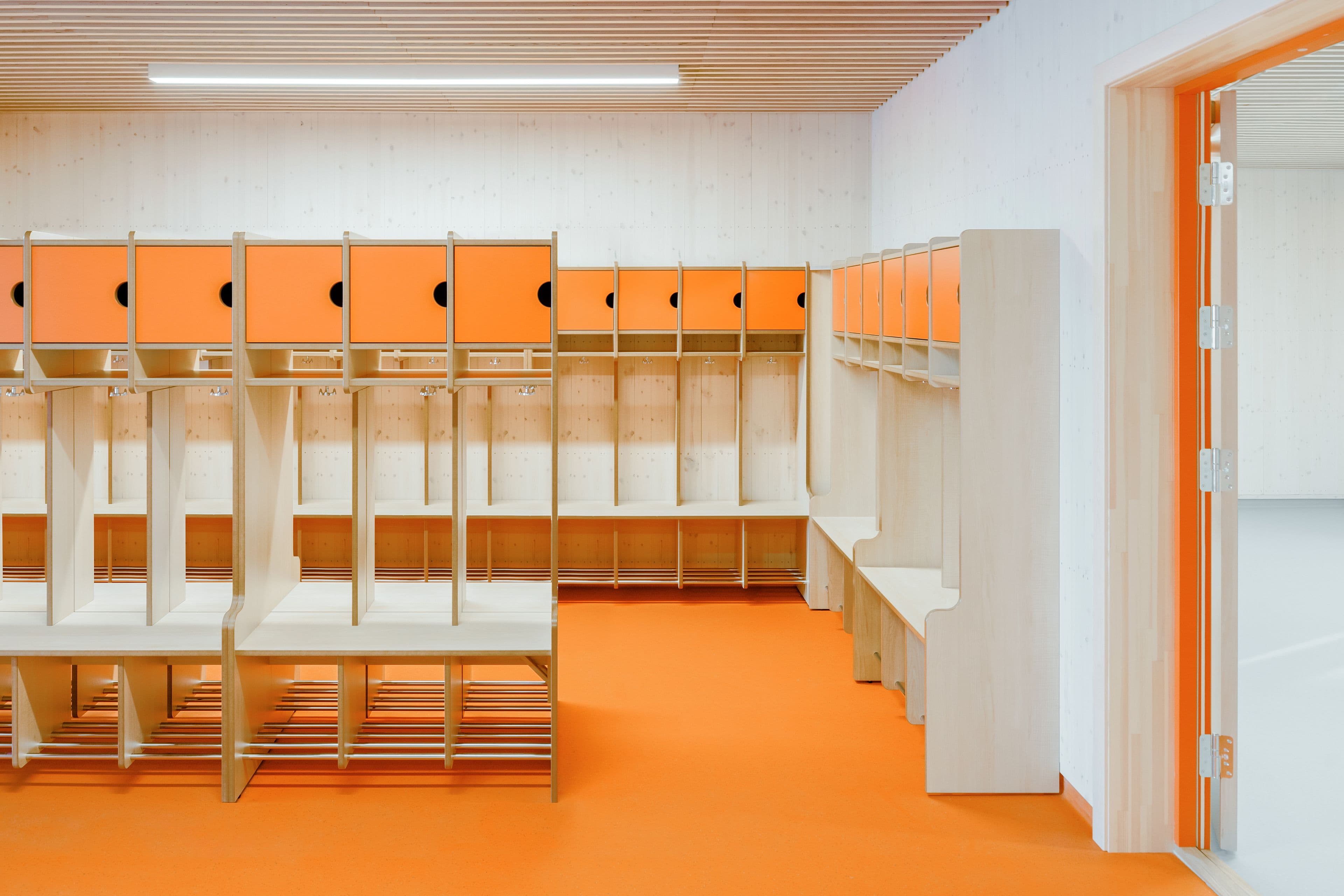 Image from a coat room at Kirkelund School in Skiptvet.